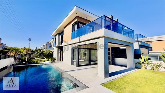 Alya Gayrimenkul Şifne'de Havuzlu, 4+1 Satılık Villa 2