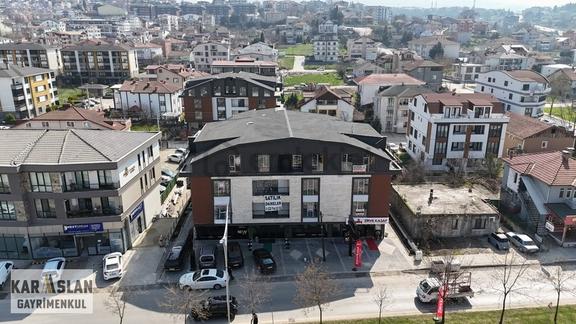 Başiskele Yeşilyurt Mah.bulvar Yolunda Kiralık 1+1 Hom Ofis 1