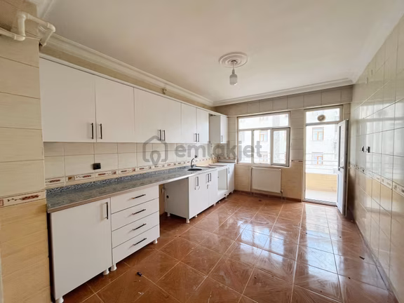 Taha Emlak Tan Ahmedi Hani Camii Civarında Kiralık 3+1 Daire 1