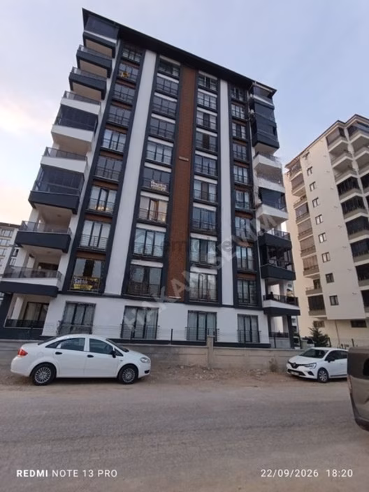 Tecde Karakolu'nun Hemen Yakınında Ara Kat Kiralık 3+1 Daire ! 1