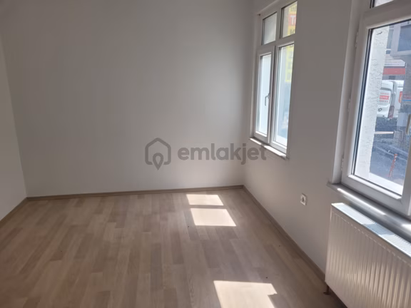 Beşiktaş'ta Sahile Yakın, Full Yenilenmiş Binada 60 M2, 2+1 Daireler 1