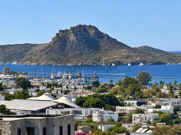Yalıkavak'ta Deniz Ve Marina Manzaralı Satılık 3+1 İkiz Villa 2