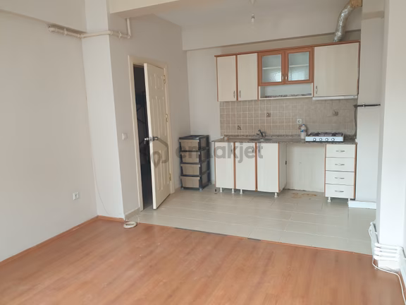 Ogü Tıp Fakültesi Yanı Ünlü Sk Arakat Balkonlu Kiralık 1+1 Daire 1