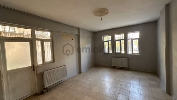 Deniz Gayrimenkul’den Selahaddin Eyyübi Mah Kiralık 2+1 Doğalgazlı 1. Kat Daire 1