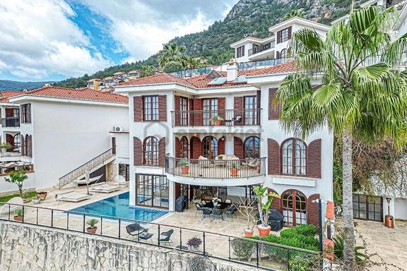 Alanya Bektaş’ta Panoramik Deniz Manzaralı Müstakil Havuzlu Muhteşem 6+2 Villa 1