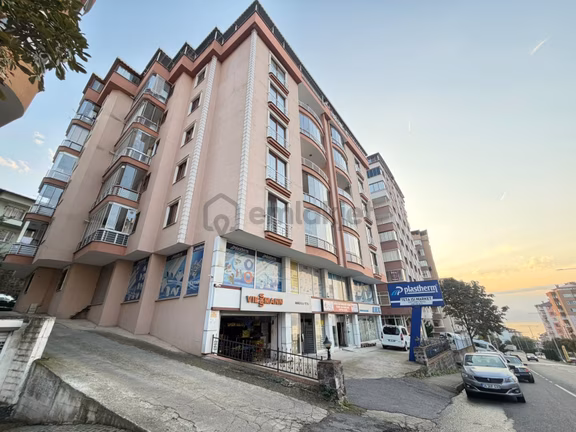 Trabzon Yeşiltepe'de A'dan Z'ye Yenilenmiş 3+1 Satılık Daire 1