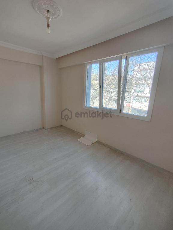 İsabeyli Merkezde Arakat 1+1 Satılık Daire 2