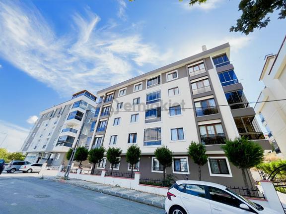 Çerkezköy İstasyon Mahallesi'nde Ön Cephe Satılık 3 + 1 Daire 2