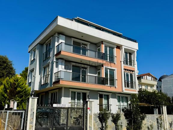 Büyükçekmece'de Kiralık 2+1 Daire Havuz Ve Deniz Manzaralı 1