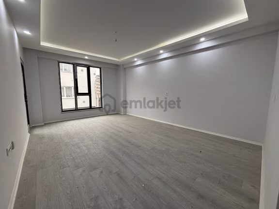 Estorıa'dan Kapalı Pazar Yanı Özel Garajlı 3+1 Daire 1