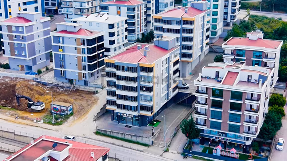 Hüseyin Boylu'dan Tramvaya Cephe Satılık Eşyalı 1+1 Daire 1