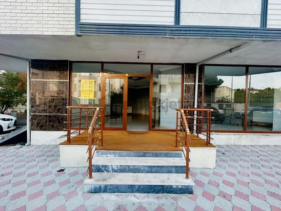 Geniş Vitrin Cephe, Depolu Önü Açık Alanlı Dükkan 1
