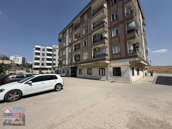 Cadde Seyrandan Kiralık 1+1 Kat 1 Konum Olarak Merkezi 2