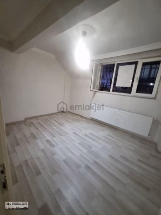 [[kerem Emlak]]merkez Mah. 70m2 1+1 Yarı Bodrum 1
