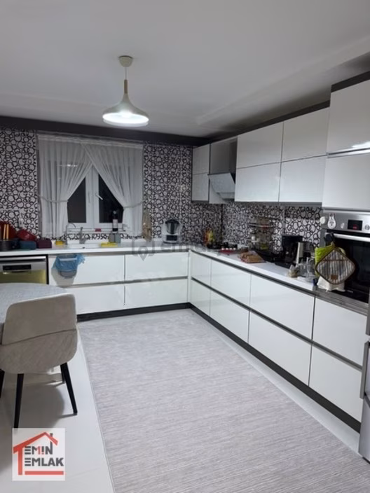 Emin Emlak Satıyor..hisar Mahallesi 5+1 Garajlı Dubleks Daire 1