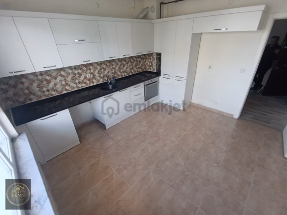 Fetih Caddesinde Arakat Yerden Isıtmalı Kiralık Daire 1