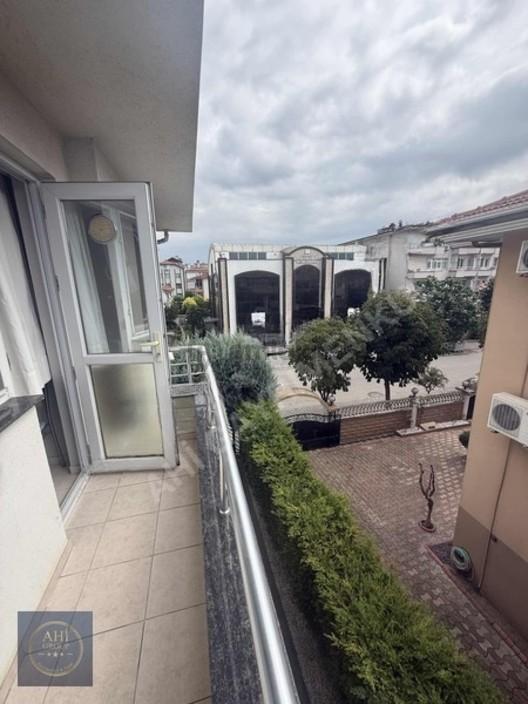 Ahi Group Gayrimenkul'den Çarşıda Satılık Eşyalı 1+1 Daire 1
