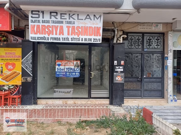 Remax Şehirden Güzelyalı Atatürk Cad.sinde 30m² Satılık Dükkan 1