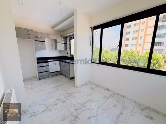 Dream Home'dan Eski Mezitli Aylık Ödeme B.mutfak Kiralık 2,5+1 2