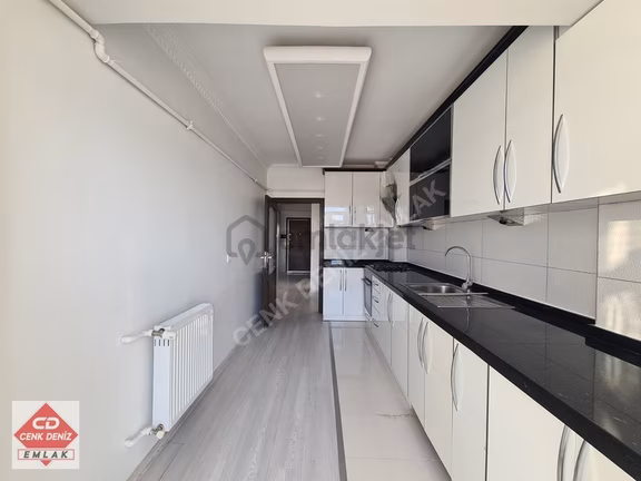 Sancaktepe Göbekte Pazar Karşısı Manzaralı Kiralık 3+1 Daire 1