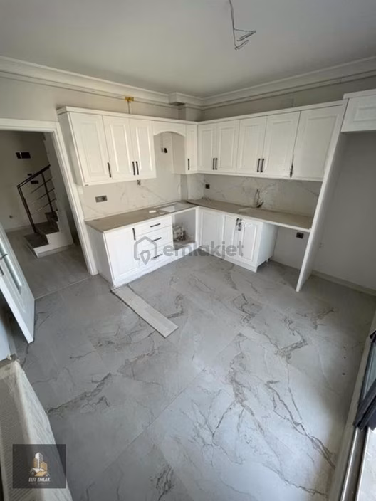 Reşatbey Mahallesinde 256 M² 5+1 Dubleks 1
