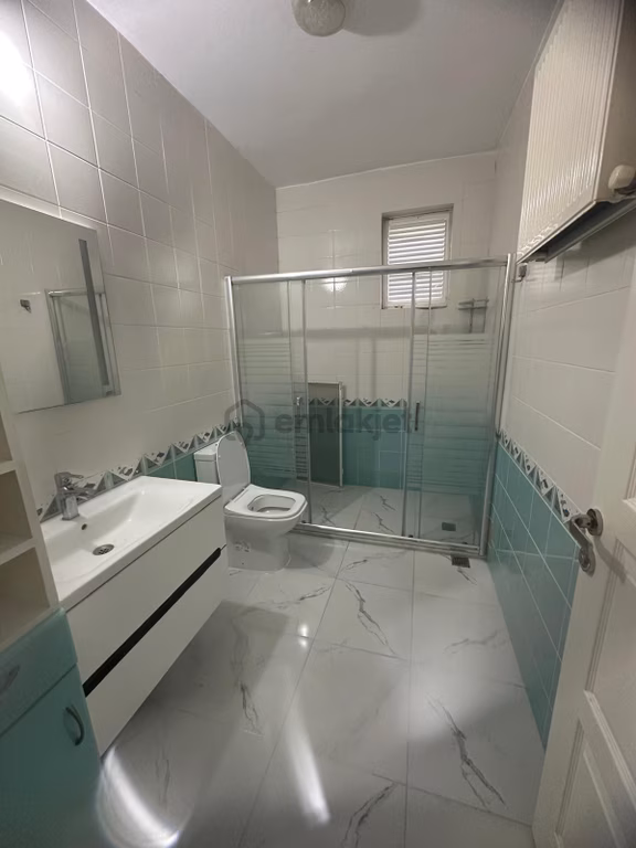 Bahçeli Müstakil Çamlar İçinde Nezih Sitede Villa 2