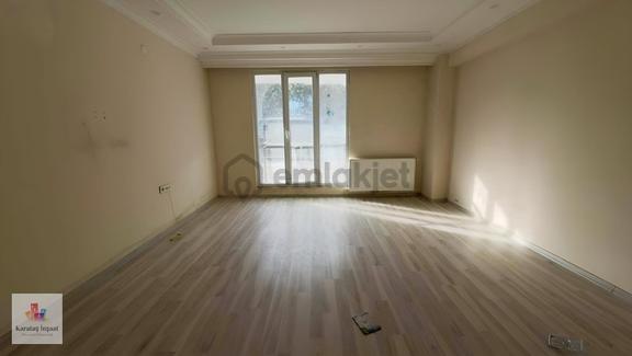Karataş'tan Meydan Konumlu Kiralık Arakatı Gibi 3+1yüksek Giriş 1