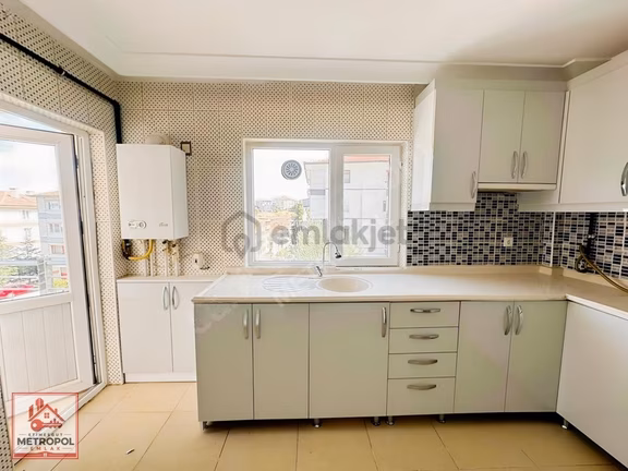 Etimesgut Piyade Mah. Gimsa Yakını Ara Kat Köşe Başı 3+1 Daire 2
