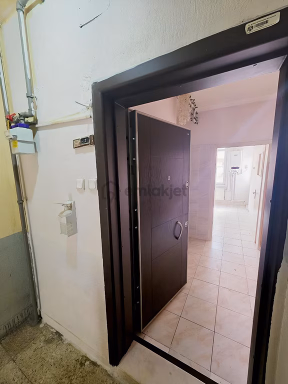 Eski Stad Yanı Feridiye Arkasında 3+1, Arakat Kiralık Daire 2
