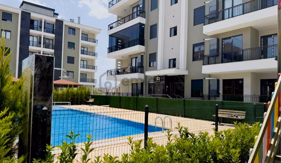 Döşemealtı Havuzlu Site İçinde Lüks Doğalgazlı 2+1 Daire 1