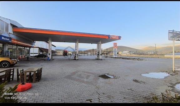 Erciş Yolunda 68 Dönüm Arsası İle Satılık Petrol İstasyonu 1