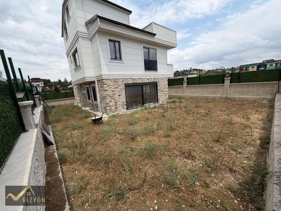 Satılık Tam Müstakil Geniş Bahçeli Villa Bayramoğlu 2