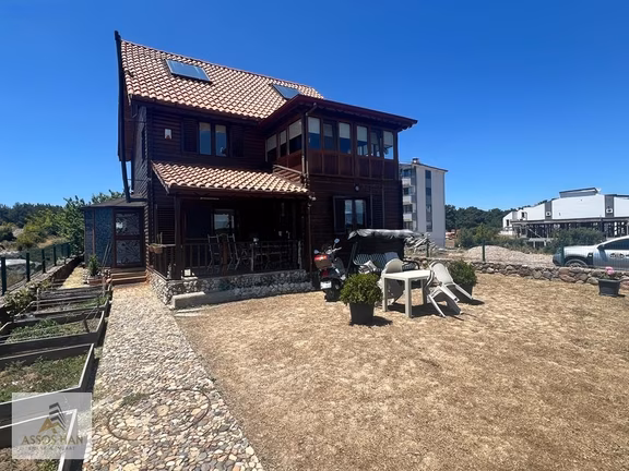 Ayvacık Çamlıkta Tripleks Müstakil Ev 1