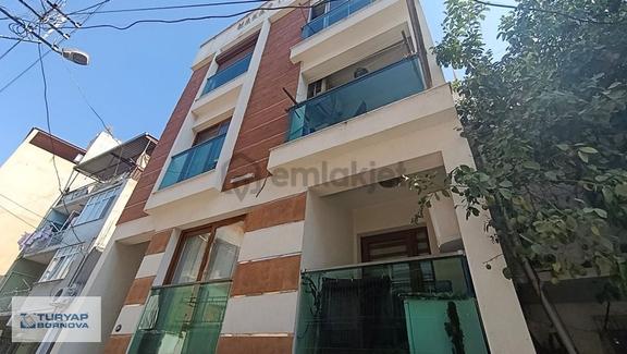 Bayraklı'da Merkezi Lokasyonda 2+1 Satılık Daire 1