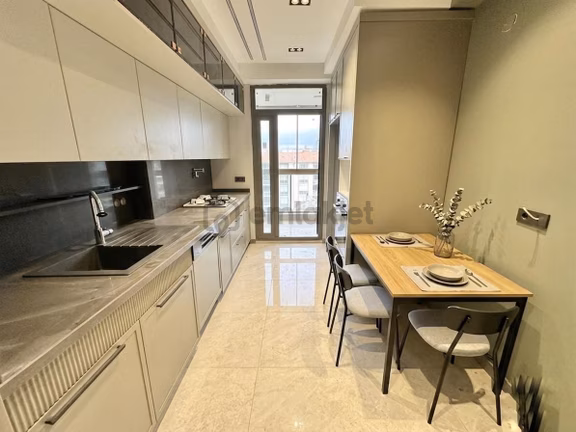 ꧁ay Emlaktan꧂ Edremit Cumhuriyette Ön Cephe Arakat Asansörlü Muhteşem Konumlu Kiralık 3+1 Lüks Daire 1