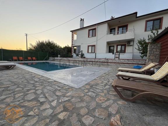 Karabörtlen'de 200 M2 Havuzlu Kiralık Geniş Daire 2