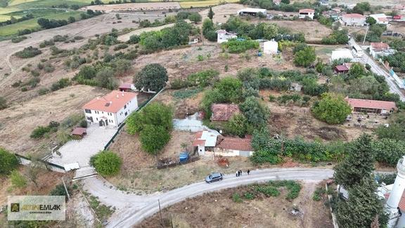 Biga Savaştepede İçinde Oturulur Evi Olan 1.705 M² Arsa 1
