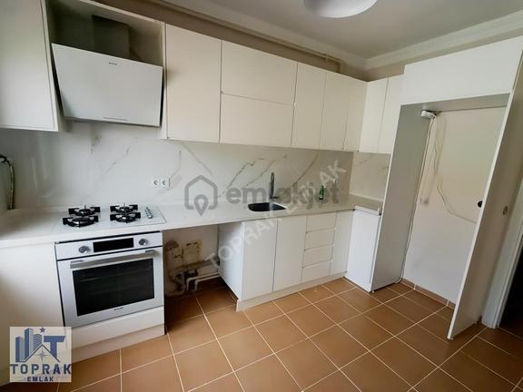 Toprak Emlak'tan Vadişehir'de Kiralık Kilerli Geniş 2+1 Daire 2