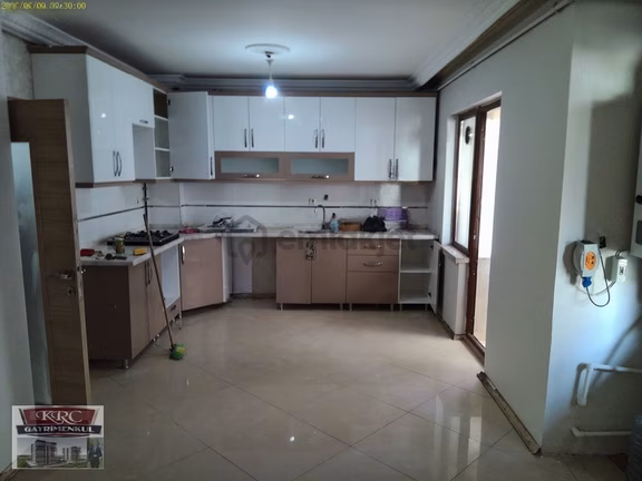 Krc'den Merkezi Konumda Kiralık 4+1 Dublex Daire 1