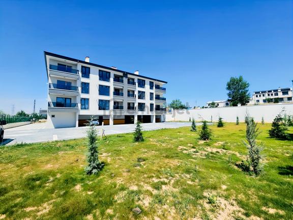 İncek Taşpınar' Da Ara Katta ,balkon, Peyjas Alanı 1+1 Kiralık 1