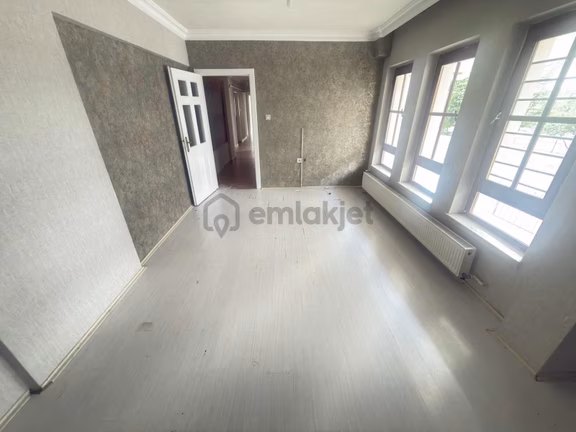 Osmangazi Merkezde 2+1 Yüksek Giriş Altında Daire 65 M2 2