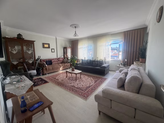 Karasu Merkezde Satılık 3+1 Geniş Daire 1