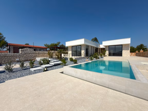 Didim’de Ultra Lüks Tek Katlı Eşsiz Mimarili Lüks Müstakil Villa 1