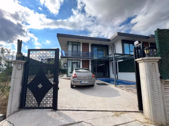 Sarımeşede Bağdat Caddesi Üzerinde Havuzlu 4+1 Müstakil Villa 1