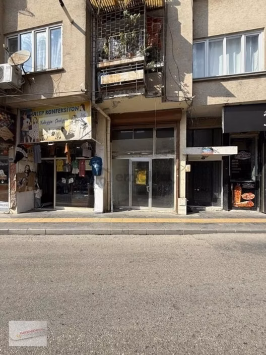 Üniversite Emlaktan Çarşıda Merkezi Konumda Satılık Dükkan 1