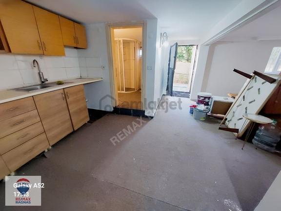 Çengelköy De Kiralık 1+1 Bahçe Katı Daire 1