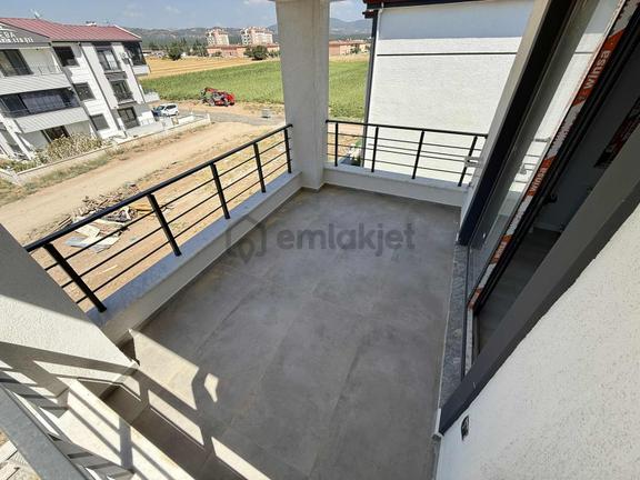 Gömeç Merkezde Geniş Balkonlu Harika Kiralık Daire 2