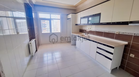 Satılık 3+1 Daire, Kayseri Gross Karşısı, Site İçi,kilerli 2