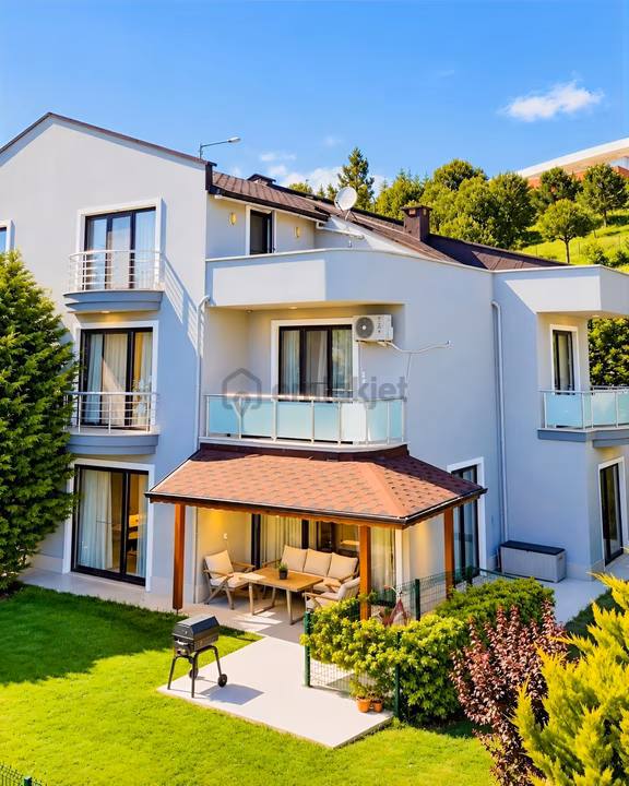 Mudanya Çağrışan'da Merkezi Konumda Geniş Bahçeli 5+1 Villa 2