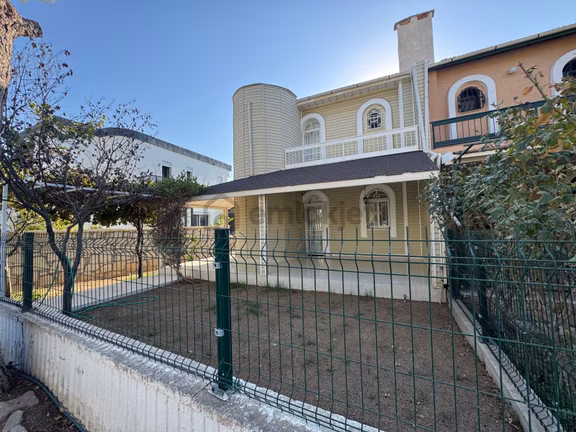 Çeşme Deniz Obası Sitesi'nde Satılık 2+1 Bahçeli Dubleks Villa 2